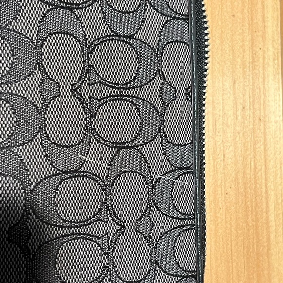 Coach Accordion Zip Wallet In Signature Jacquard - Picture 4 of 7